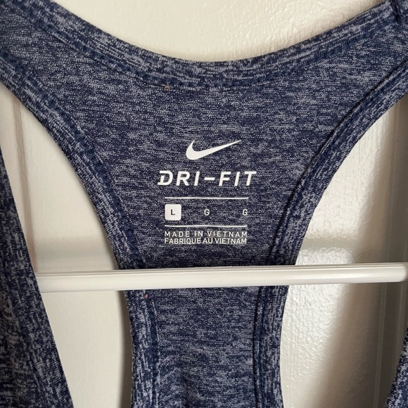 Nike dry fit top - Picture 4 of 4